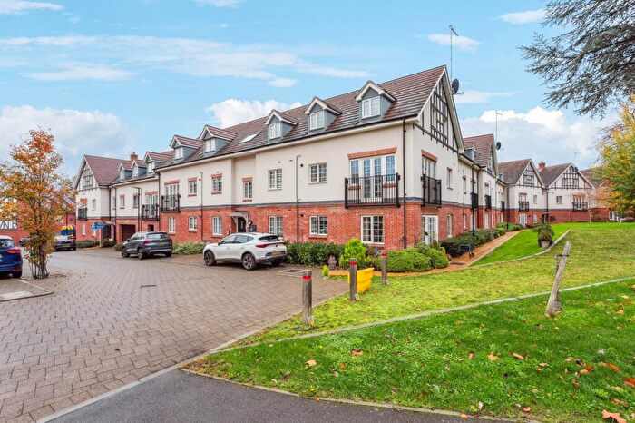 2 Bedroom Flat For Sale In Grange Road, Chalfont St Peter, Gerrards Cross, SL9