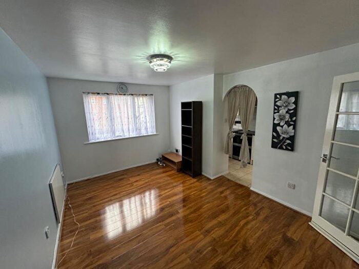 1 Bedroom Terraced House To Rent In Plowman Close, Edmonton, N18