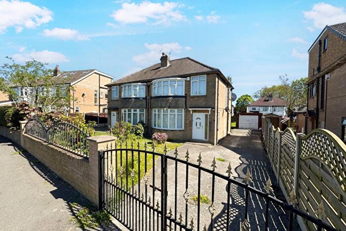 3 Bedroom Semi Detached House To Rent In Carr Manor View, Leeds, LS17