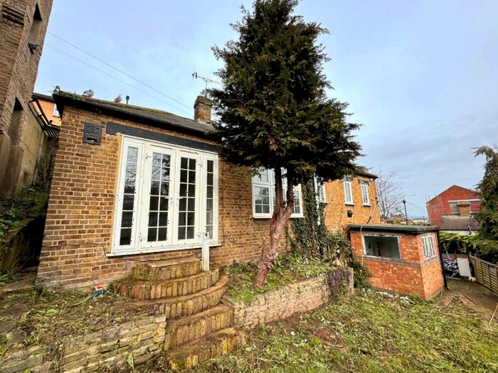2 Bedroom Detached Bungalow To Rent In Parkdale Road, Plumstead, London, SE18