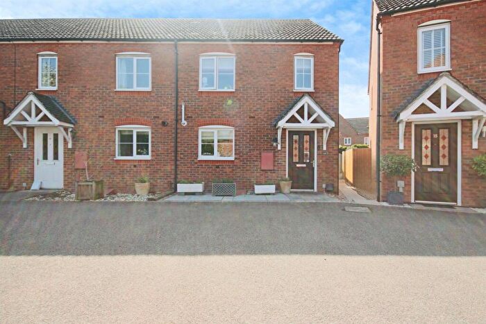 2 Bedroom End Of Terrace House For Sale In Dovehouse Close, Warwick, CV34