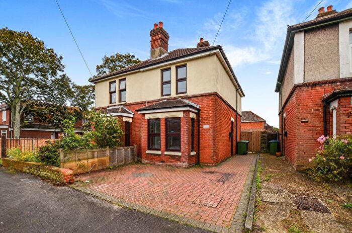 3 Bedroom Semi-Detached House To Rent In Butts Road, Sholing, Southampton, SO19
