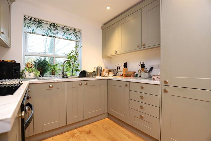2 Bedroom Apartment For Sale In River Bank Close, Maidstone, ME15
