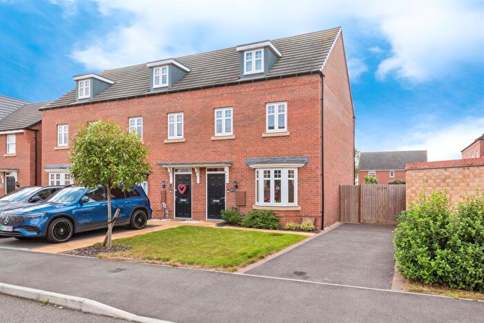 3 Bedroom End Of Terrace House For Sale In Hampden Close, Fernwood, Newark, NG24