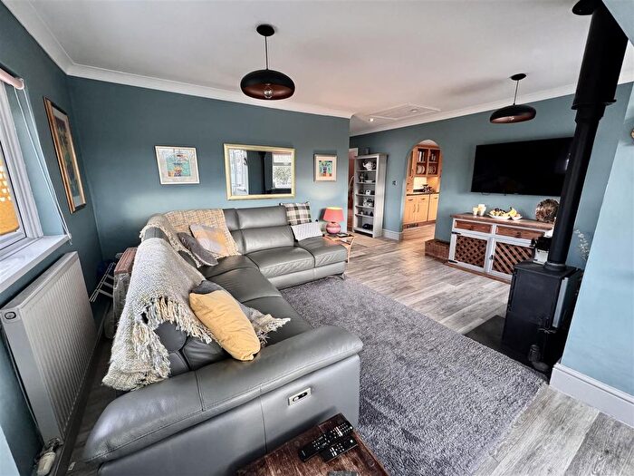 2 Bedroom Detached Bungalow For Sale In Highfield Road, Twyn, Ammanford, SA18
