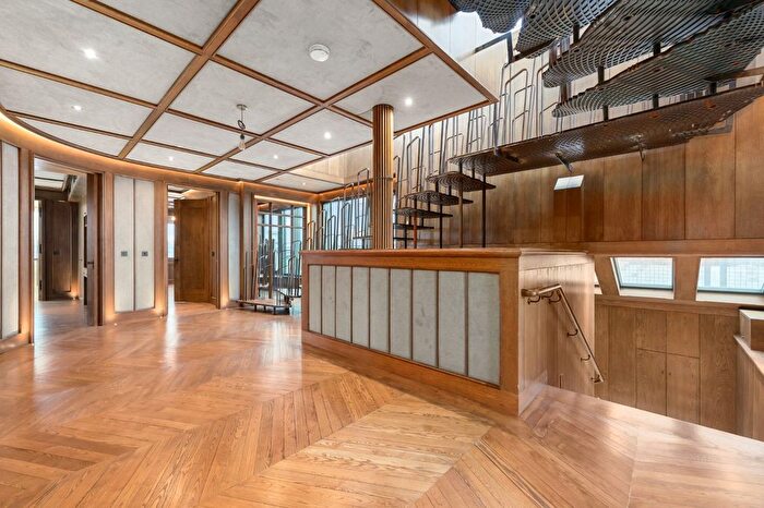 4 Bedroom Flat To Rent In Holmes Road, Kentish Town, NW5