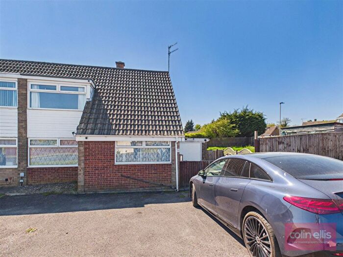 3 Bedroom Semi-Detached Bungalow For Sale In Rydal Crescent, Scarborough, YO12