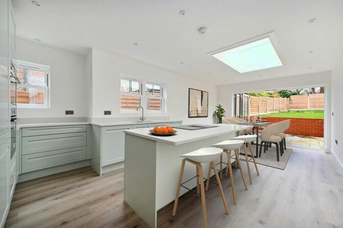 4 Bedroom Semi-Detached House To Rent In Goring Road, Steyning, BN44