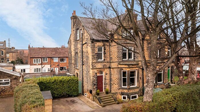 5 Bedroom Semi Detached House For Sale In Warrels Grove, Bramley, Leeds, LS13