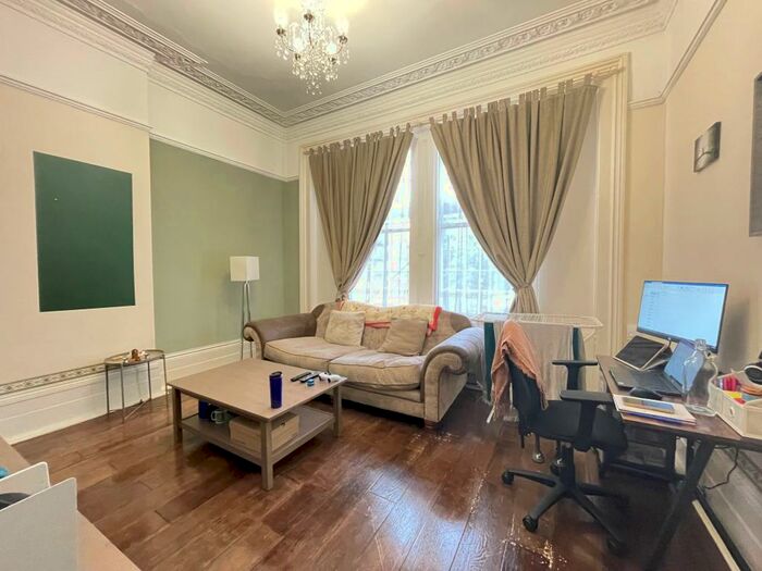 2 Bedroom Maisonette To Rent In Lower Addiscombe Road, East Croydon, CR0