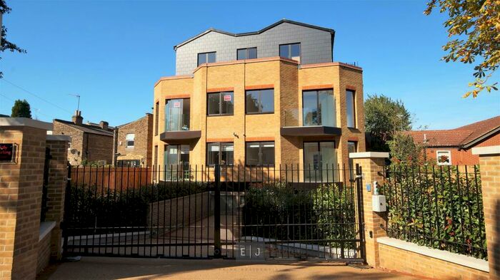 2 Bedroom Apartment To Rent In Palmerston Road, Buckhurst Hill, IG9