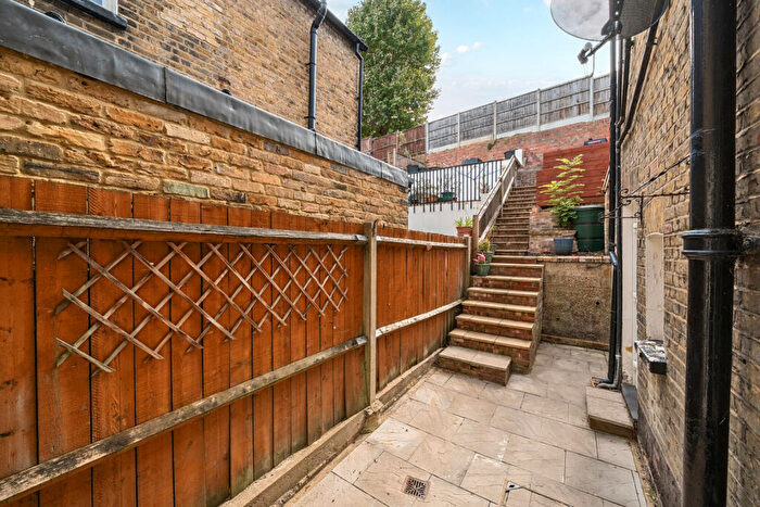 1 Bedroom Apartment For Sale In Dinsdale Road, Blackheath, SE3