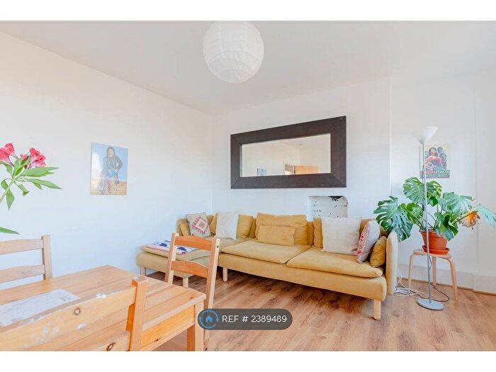 4 Bedroom Flat To Rent In Grimthorpe House, London, EC1V