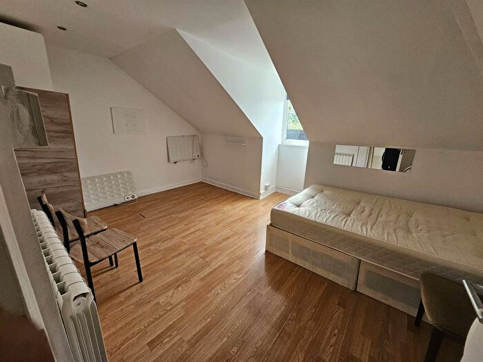 4 Bedroom Property To Rent In Caledonian Road, London, N7