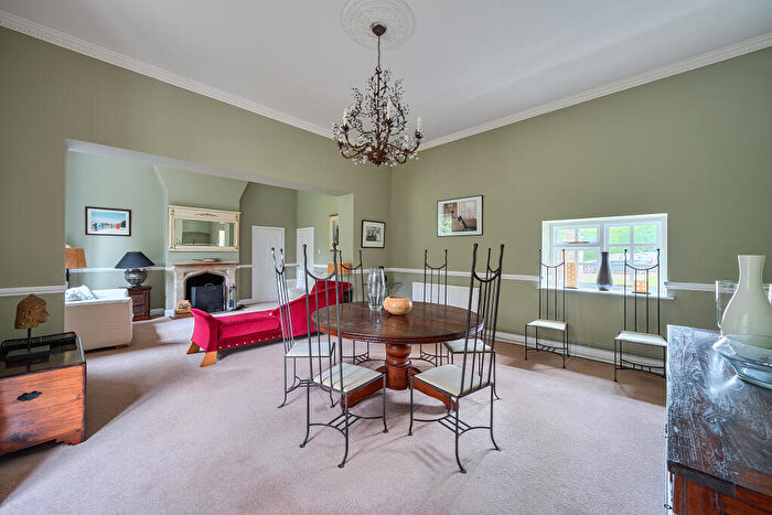 2 Bedroom Flat For Sale In South Side, Steeple Aston, OX25