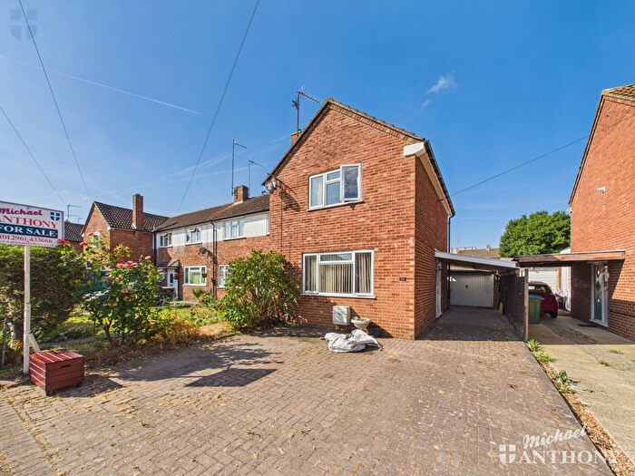 2 Bedroom End Of Terrace House For Sale In Meadowcroft, Aylesbury, HP19