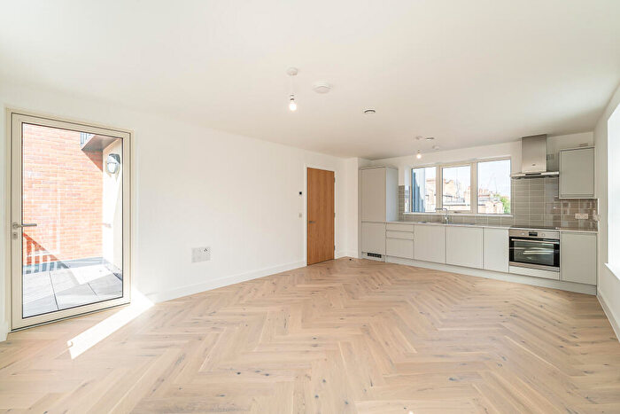 2 Bedroom Flat For Sale In Northcote Road, London, SW11