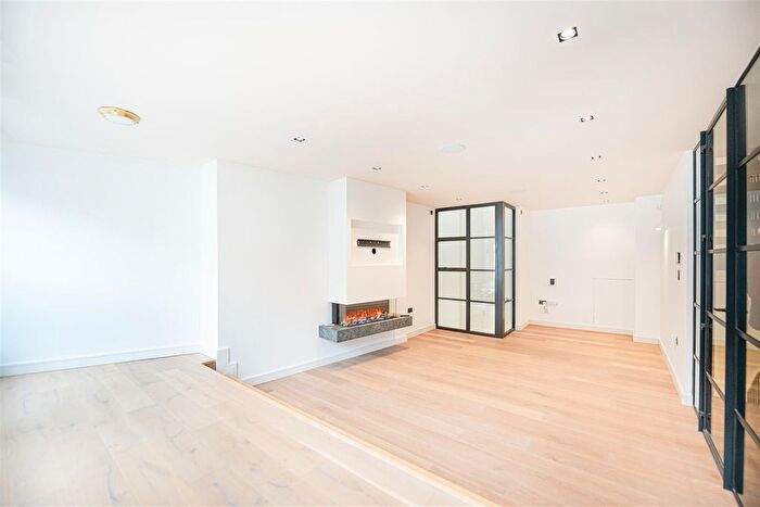 4 Bedroom Terraced House To Rent In Oldbury Place, London, W1U