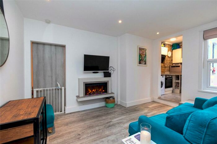 1 Bedroom Apartment To Rent In Leigh Hill, Leigh-on-Sea, SS9