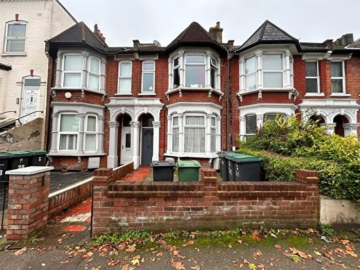 Studio To Rent In White Hart Lane, Tottenham, N17