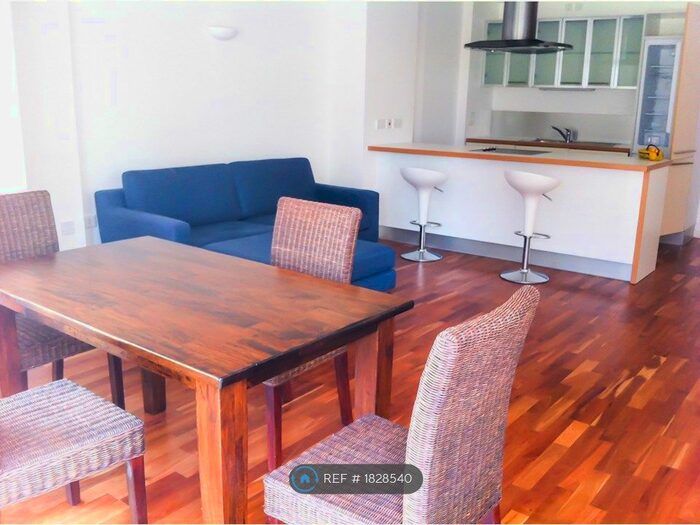 2 Bedroom Flat To Rent In Gainsborough Studios South, London, N1