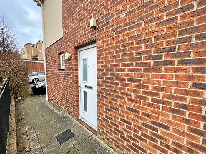 1 Bedroom Maisonette To Rent In Clog Mill Gardens, Selby, YO8