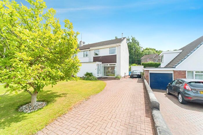 3 Bedroom Semi-Detached House For Sale In Woodyett Road, Clarkston, Glasgow, G76