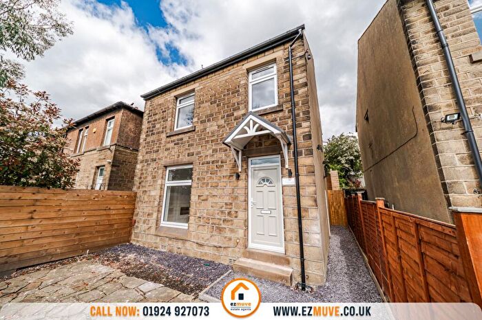 3 Bedroom Detached House For Sale In Scale Hill, Huddersfield, HD2