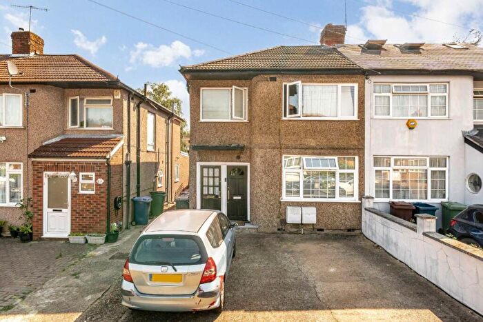 1 Bedroom Maisonette For Sale In Holyrood Avenue, Harrow, HA2