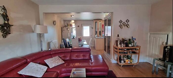 3 Bedroom End Of Terrace House To Rent In Rutherford Close, Uxbridge, UB8