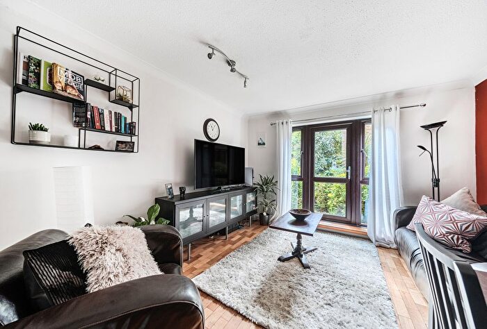 1 Bedroom End Of Terrace House For Sale In Hillbury Road, London, SW17