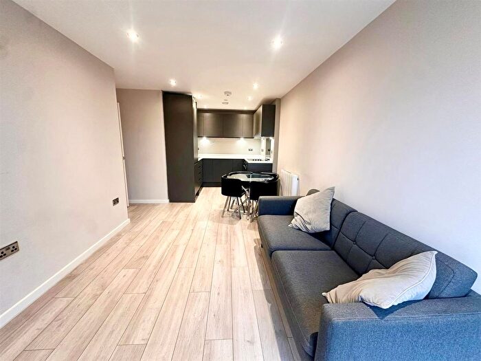 2 Bedroom Flat To Rent In Jesse Hartley Way, Liverpool, L3