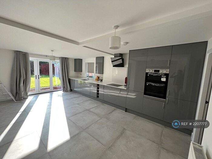 4 Bedroom Semi-Detached House To Rent In Hoylake Road, Sale, M33