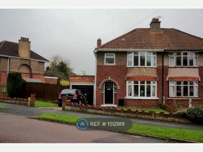 3 Bedroom Semi-Detached House To Rent In Fitzroy Road, Swindon, SN1
