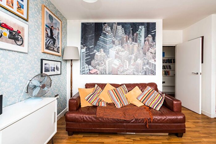 1 Bedroom Flat For Sale In Somerford Grove, London, N16