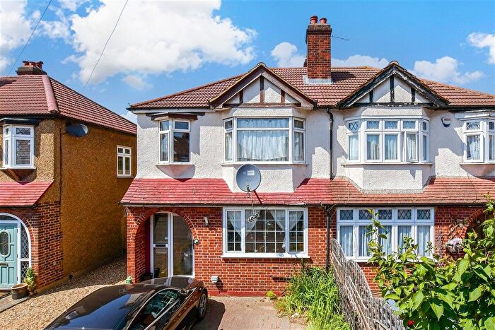 3 Bedroom Semi-Detached House For Sale In Elmwood Close, Wallington, Surrey, SM6