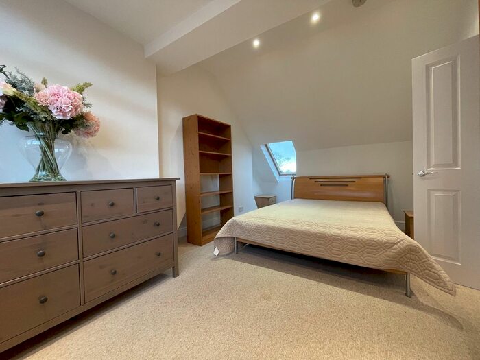 3 Bedroom Flat To Rent In Acton Lane, Chiswick, London, W4