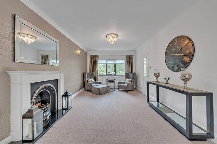 5 Bedroom Detached House To Rent In Valley Road, Rickmansworth, WD3