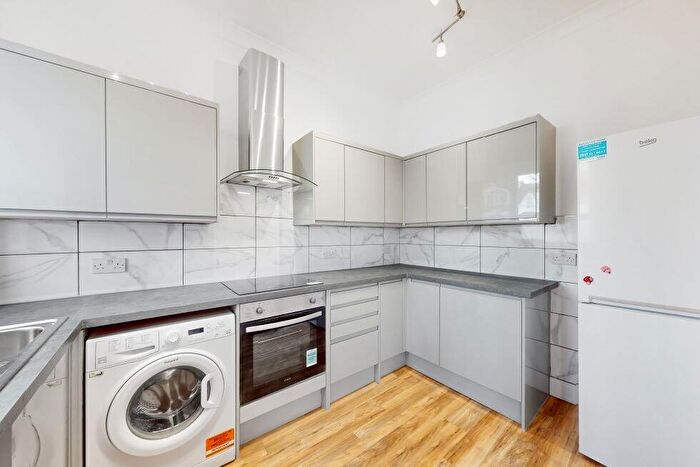 3 Bedroom Flat To Rent In South Hill Park, Hampstead, NW3