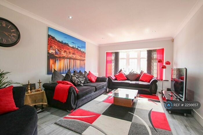 4 Bedroom Detached House To Rent In Waterloo Crescent, Wokingham, RG40