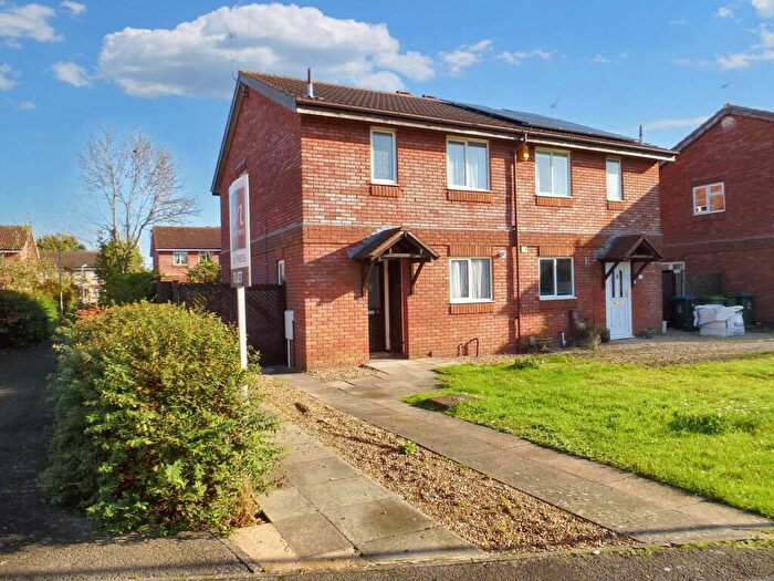 3 Bedroom Semi-Detached House To Rent In Fletcher Close, Aylesbury, HP19