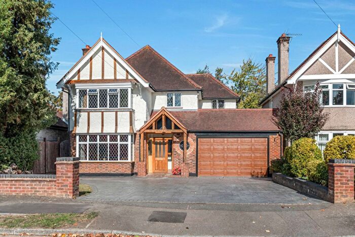 4 Bedroom Detached House For Sale In South Drive, Cheam, SM2