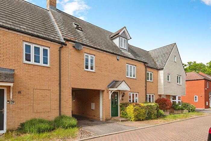 4 Bedroom End Of Terrace House For Sale In Finbracks, Stevenage, SG1
