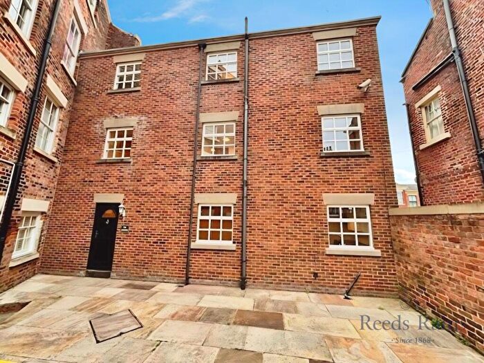 2 Bedroom House To Rent In Fishergate Hill, Preston, Lancashire, PR1