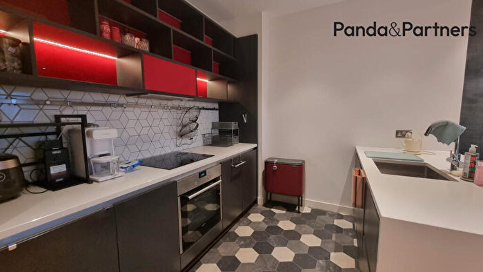 2 Bedroom Flat To Rent In Modena House, London, E14