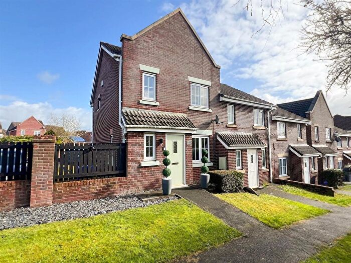 3 Bedroom Semi Detached House For Sale In Willowbrook Walk, Norton Heights, ST6