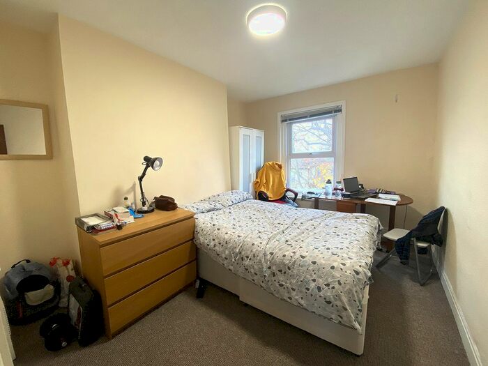 3 Bedroom Flat To Rent In Outram Road, Southsea, PO5