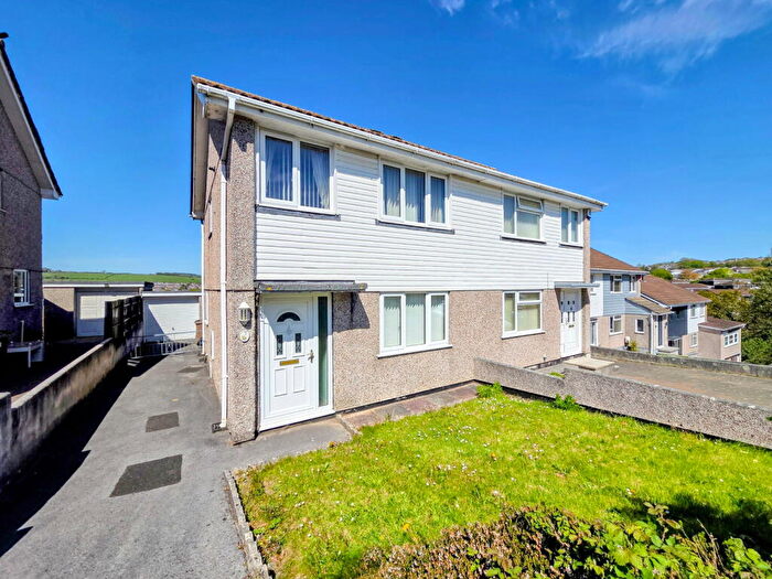 3 Bedroom Semi-Detached House For Sale In Mallard Close, Plympton, PL7