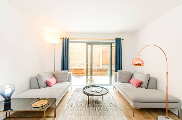 2 Bedroom Flat For Sale In Allcroft Road, Kentish Town, London, NW5