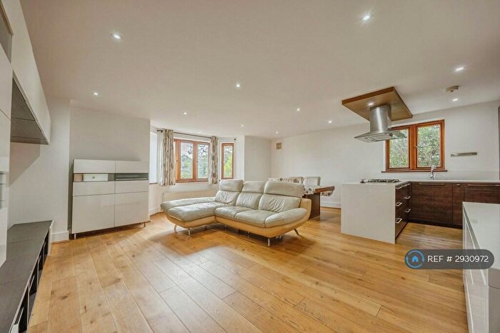 2 Bedroom Flat To Rent In Plough Lane, Purley, CR8